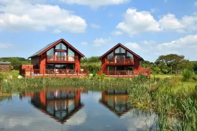 Image de Swallow Lodge with Hot Tub, dogs welcome sleeps 8, Great resort Facilities!