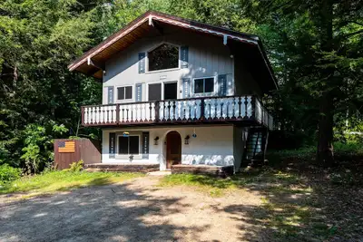 Image de Charming Chalet-minutes from hiking, skiing and Storyland! Great for Families!