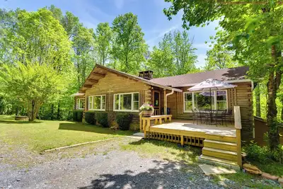 Image de Updated Mtn Cabin on 20 Acres w/ Large Waterfall