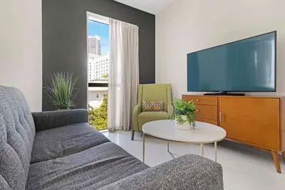 Image de Roami at Habitat Brickell | Pool + Balcony | 1 Bed