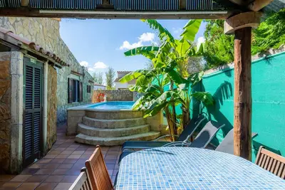 Image de Maison de vacances 'Casa Paqui Alcudia' avec Wi-Fi, jardin, terrasses et piscine