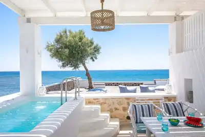 Villa Elite a Santorin | Suites Aegean Melody | 2 chambres | Jacuzzi extérieur chauffe | Vlyxada