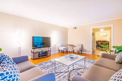 Image de 2509 Vista Dr (Hsv) Mtr 30 · *Deer Crossing* Rec Room/3100 Sq Ft/5 Bedroom Home