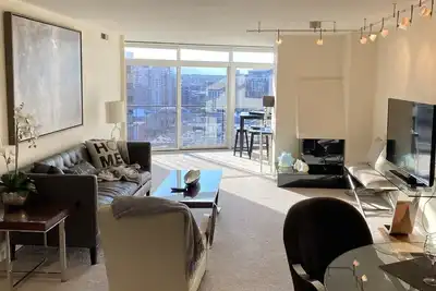 Image de Stunning Skyline High-Rise w/ a view of the Rockies & Coors Field