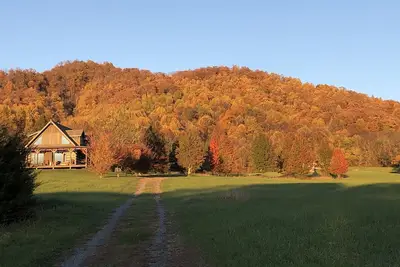 Image de Hand hewn log cabin with beautiful views of the Blue Ridge Mountains