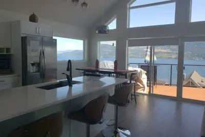 Image de Lake View, New High ceiling, Luxurious Cottage