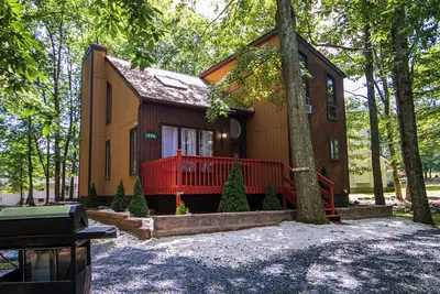 Image de Adventure Cabin Near The Best of The Poconos