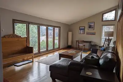 Image de Spacious house in Boulder with 2 car garage and Ac