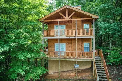 Image de Suite Sensations, Hot Tub, $560 Free tickets each paid day