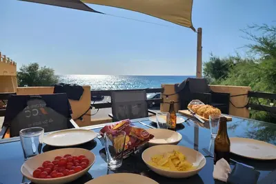 Image de Cap Corse : Grande maison au bord de mer (Pmr)