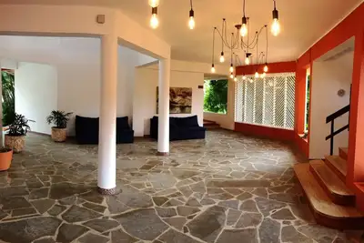 Image de Guest-friendly room with breakfast, pool/restaurant, steps from bars&beaches!