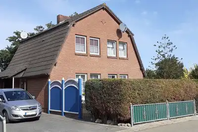 Image de Semi-detached house with large terrace, 200m to the center, 1000 m to the beach, Wlan