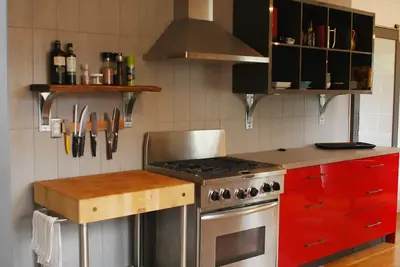 Image de Modern Bungalo in Historic Popular Neighborhood