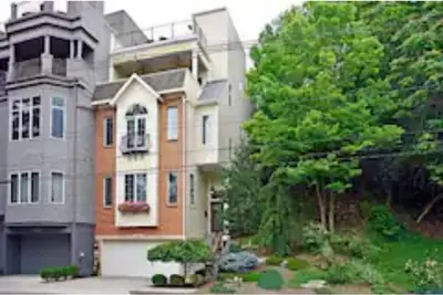 Image de Luxury Downtown/ Mt. Adams Spectacular Views! No Cleaning Fees!