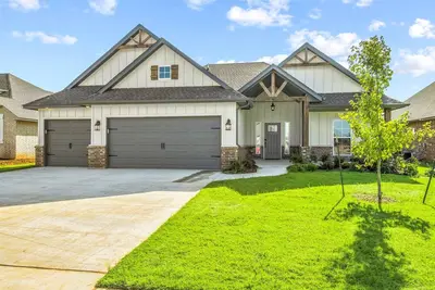 Image de Just Like Home: Norman. . . It's Game Time. . . minutes from Campus. . Brand New! !