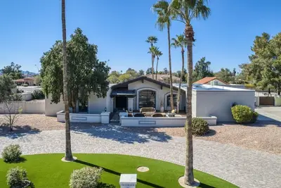 Image de Weekly & Monthly Discounts! ! Resort Style Luxury Scottsdale Living