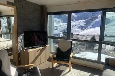 Image de Appartement 2 chambres 6 personnes centre village, la montagne l’été et l'hiver