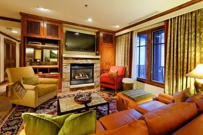 Image de 3 Bd, 3 Bath Ritz Carlton Aspen Highlands Available 10/24-10/30