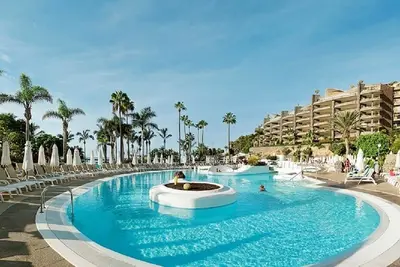 Image de Residence Anfi Beach Club, sky, gardens, sea, pools, beach, everything.