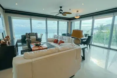 Image de Luxury beach condo, stunning sunset & ocean view