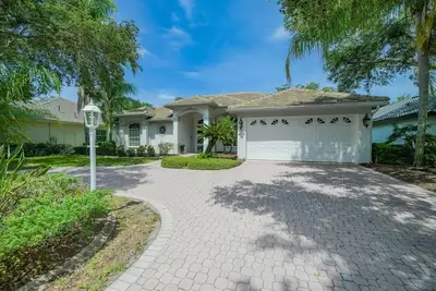 Image de Beautiful house in a gated golf community. Pool with Lanai. Close to beaches.