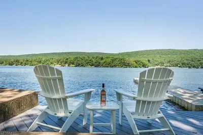 Image de Greenwood Lake Lakefront Luxury