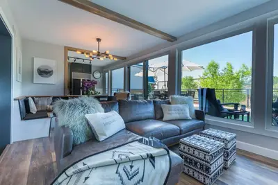 Image de Unique modern newly renovated downtown penthouse apartment