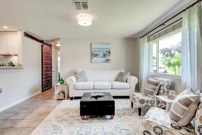 Image de Cabana Palms -Beach, Downtown, Renovated. Family and remote working friendly