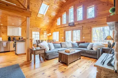 Image de Beautiful private rustic log cabin, pool, hot tub