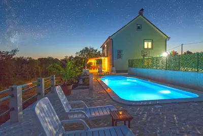 Image de Villa with private pool and tennis playground without neighbours for 12 people