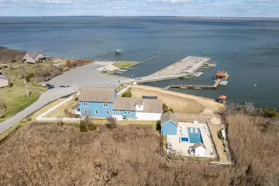 Image de Sound Life 5 Bedroom Vacation Home, Soundfront Views with Pool Access!