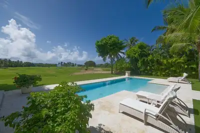 Image de Cozy ocean view villa just minutes from golf and private beaches
