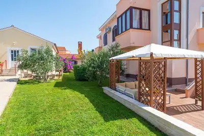 Image de Appartement de deux chambres avec la terrasse et la vue sur le mer Privlaka, Zadar (A-12989-b)