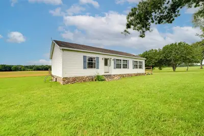 Image de Warm & Inviting Family Home - 2 Mi to Golf Course!