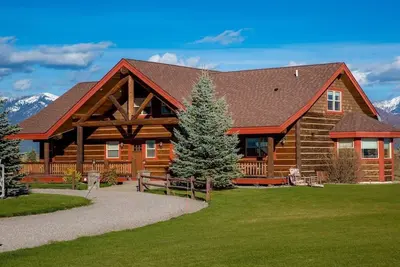 Montana Dreams Getaway - The Lodge
