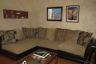 Image de 2-Bedroom, Warm & Cozy Historic Park Ave Neighborhood Home