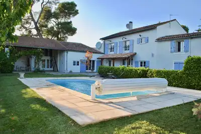 Image de Belle et spacieuse maison de 5 chambres, avec piscine, sur 12 acres