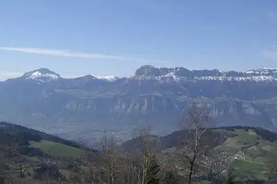 Image de 2 pièces cabine au pied des pistes avec balcon, cuisine équipée et services optionnels