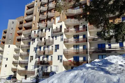 Image de 3 pièces au pied des pistes avec balcon et casier à skis