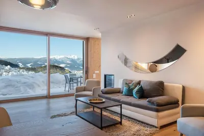 Image de Bel appartement \"Aura Chalets No 4\" avec vue sur les montagnes, Wi-Fi et jardin