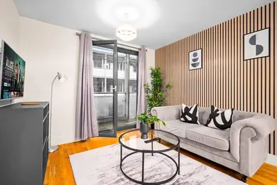 Bright Spacious Apartment - Parking - Balcony - China Town
