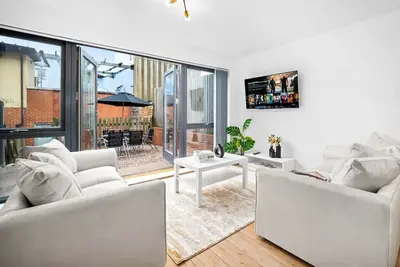 Image de City Centre Townhouse - Garage - Parking - Balcony