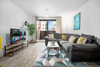 Birmingham City Centre Apartment - Balcony with City Views