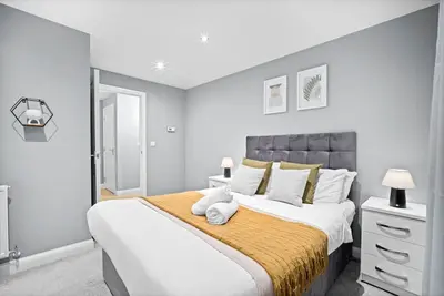 Luxury City Centre Apartment - Close to Chinatown - Secure Parking