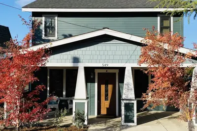 Image de Premier Downstairs Flat in Perfect Down Town Location