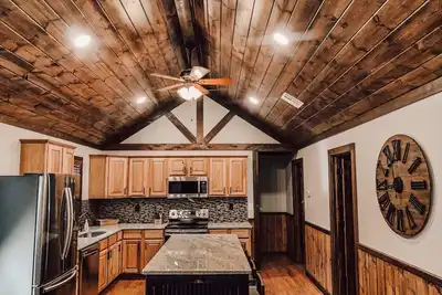 Image de The Rustic Gem! ! 3 Bedroom/2 Bath House