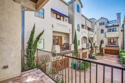 Image de Beautiful Tuscan Style Home Near Downtown Houston