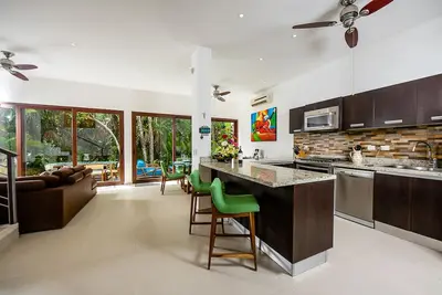 Image de Private Home, Steps to Beach Club, Walk to Town/Restaurants, Snorkeling