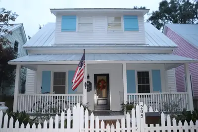 Image de Loaded Luxury Large Historic Cottage-Heart of Historic District-Near Waterfront