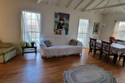 Image de Funky and Charming Home!